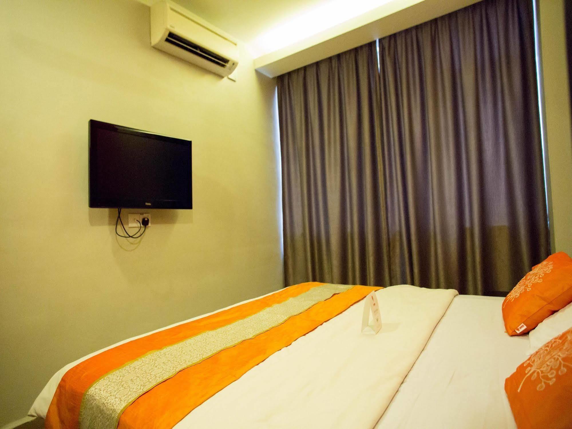 Golden Court Hotel - Tun Abdul Razak Джохор-Бару Экстерьер фото